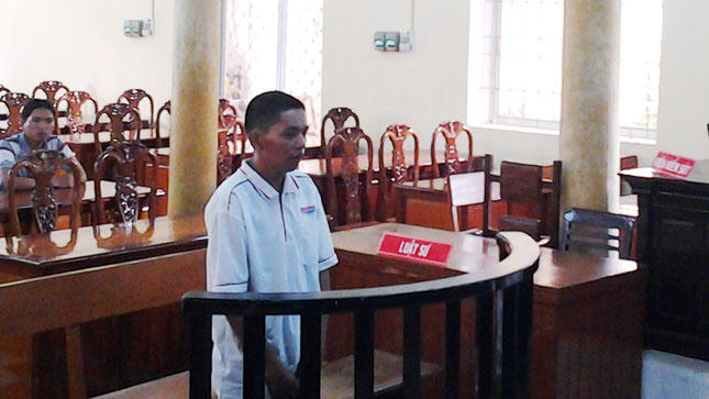 “Quỷ râu xanh” đóng phim sex với bé gái 10 tuổi lĩnh án